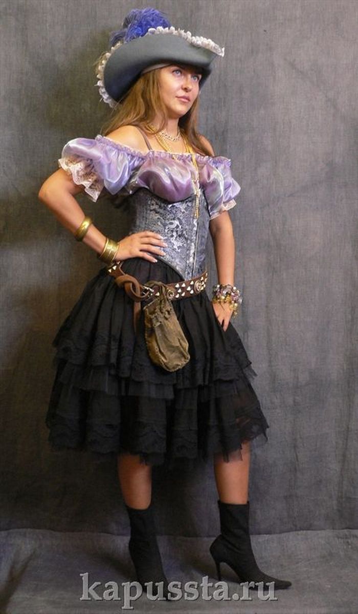 Пиратский женский костюм с корсетом